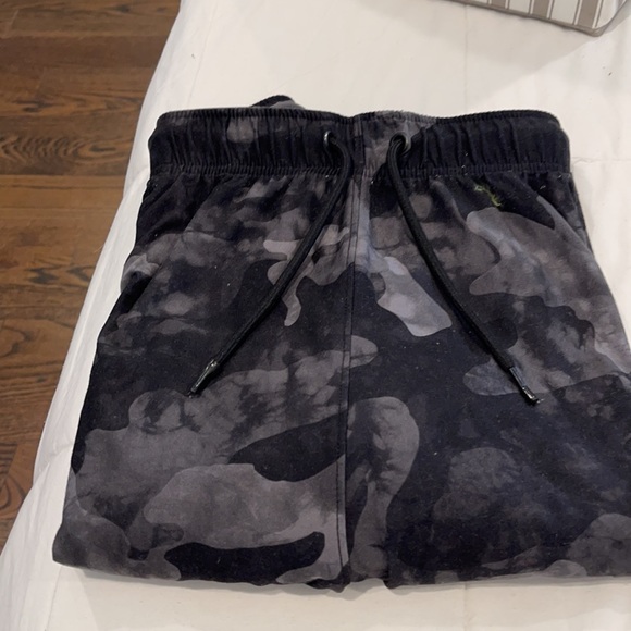 Black and gray man short - Picture 2 of 3